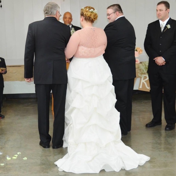 ✨HP✨💍 Stunning Wedding Dress Ball Gown in Ivory - Picture 6 of 13